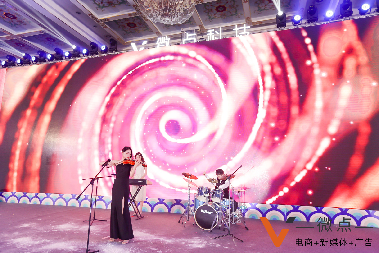 小提琴、電子、+架子鼓組合演奏